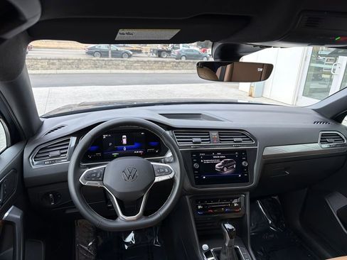 Certified 2022 Volkswagen Tiguan SE image 15