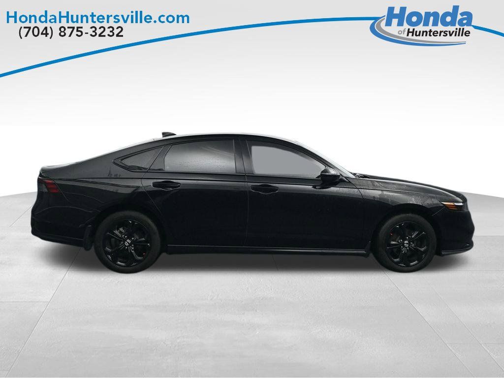 Used 2025 Honda Accord SE image 9