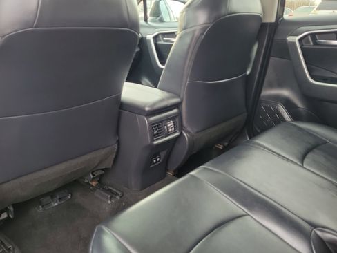 Used 2020 Toyota RAV4 XLE Premium image 10