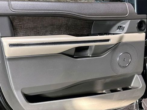 Used 2020 Ford Expedition Max Limited image 19
