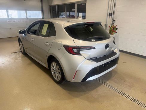 Used 2023 Toyota Corolla SE FWD image 3