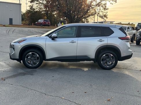 Certified 2025 Nissan Rogue SV image 6