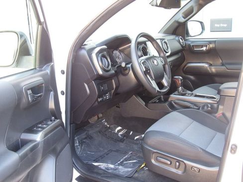 Used 2023 Toyota Tacoma TRD Off-Road AWD/4WD image 13