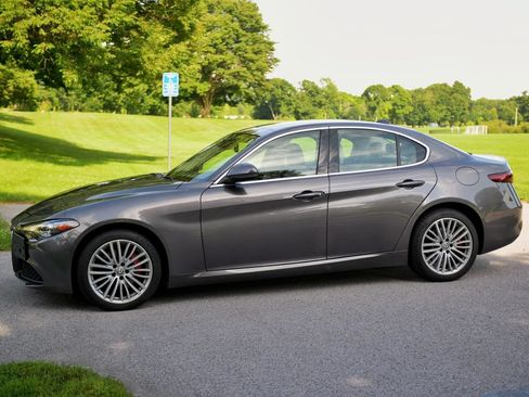 Used 2018 Alfa Romeo Giulia Ti w/ Quick Order Package 22X Lusso AWD/4WD image 10