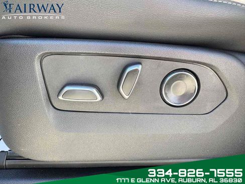 Used 2025 Cadillac Escalade Premium Luxury image 16