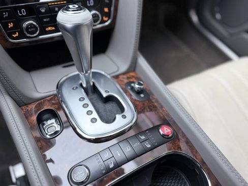 Used 2015 Bentley Flying Spur V8 AWD/4WD image 17