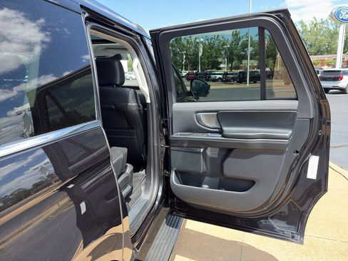 Used 2025 Ford Expedition Max Platinum AWD/4WD image 22