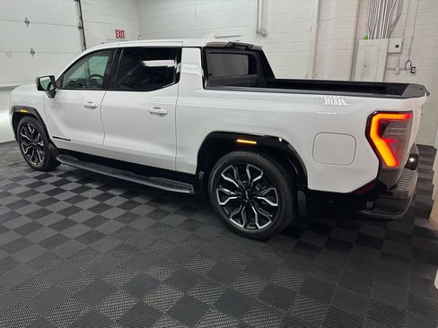 Used 2025 GMC Sierra EV Denali AWD/4WD image 6