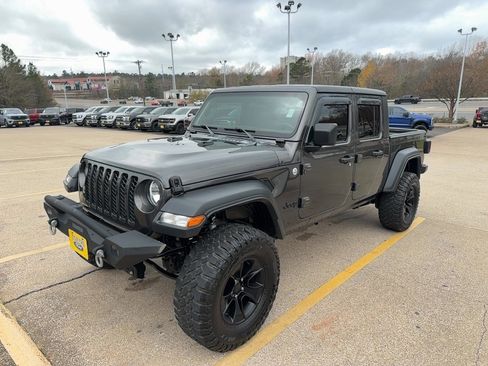 Used 2020 Jeep Gladiator Sport w/ Quick Order Package 24S image 4