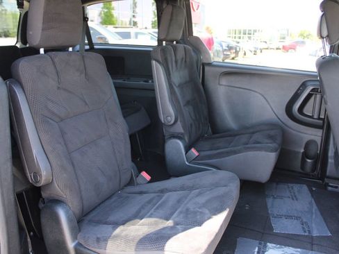 Used 2018 Dodge Grand Caravan SE FWD image 21