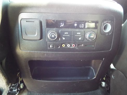 Used 2015 Chevrolet Suburban LTZ image 25