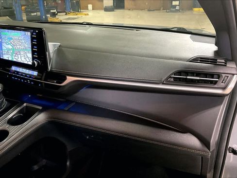 Used 2024 Toyota Sienna XLE Woodland Edition image 17