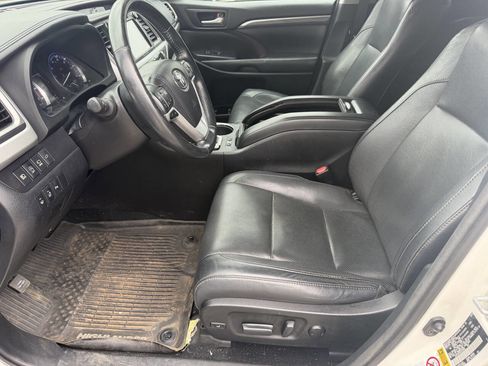 Used 2017 Toyota Highlander Limited Platinum FWD image 13