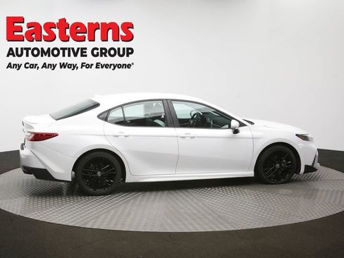 Used 2025 Toyota Camry SE w/ Convenience Package image 43