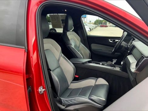 Used 2021 Volvo XC60 T5 R-Design w/ Advanced Package FWD image 9