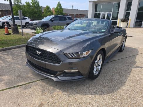 Used 2015 Ford Mustang Convertible RWD image 11