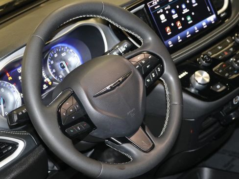 Used 2022 Chrysler Pacifica Touring-L w/ S Appearance Package FWD image 70
