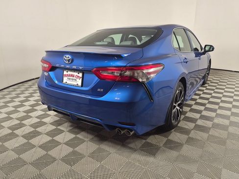Used 2018 Toyota Camry SE FWD image 3