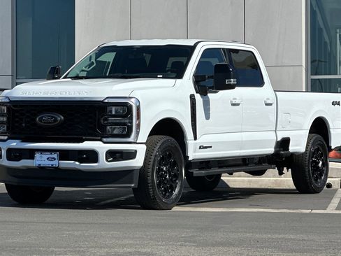 New 2026 Ford F250 Lariat w/ Black Appearance Package image 7