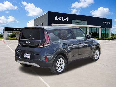 Used 2024 Kia Soul LX w/ Option Group 015 FWD image 5