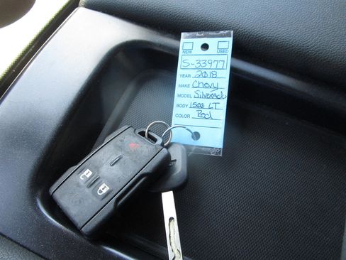 Used 2018 Chevrolet Silverado 1500 LT image 16