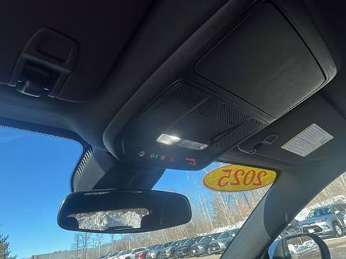 Used 2025 Chevrolet Equinox LT image 18