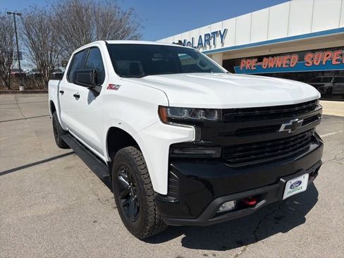 Used 2021 Chevrolet Silverado 1500 LT Trail Boss image 2