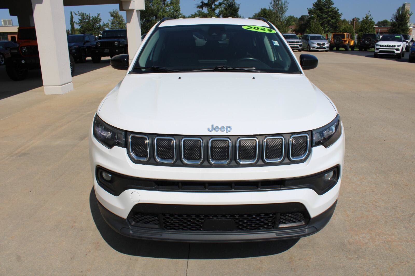 Used 2022 Jeep Compass Latitude AWD/4WD image 3