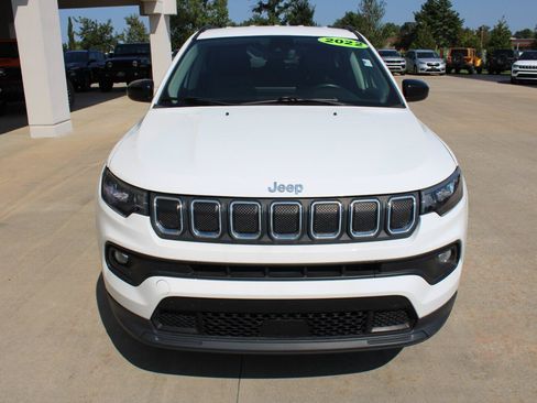 Used 2022 Jeep Compass Latitude AWD/4WD image 3
