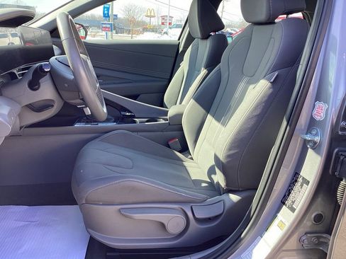 Used 2025 Hyundai Elantra SEL image 15
