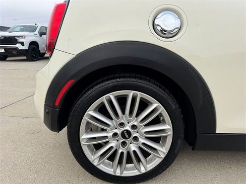 Used 2019 MINI Cooper S w/ Premium Package image 9