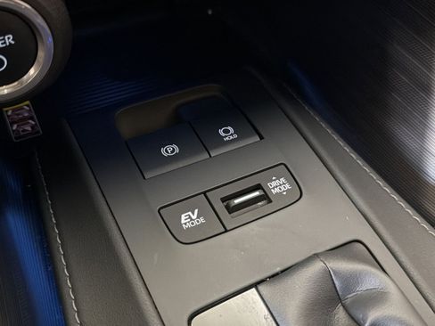 Used 2023 Toyota Venza Nightshade AWD/4WD image 38