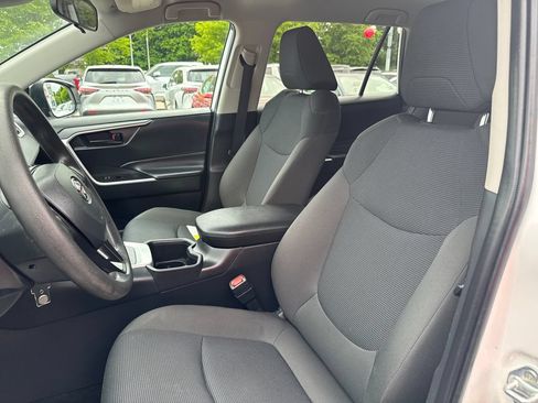 Used 2024 Toyota RAV4 LE AWD/4WD image 15