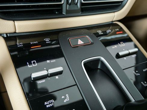 Certified 2026 Porsche Macan Turbo AWD/4WD image 17