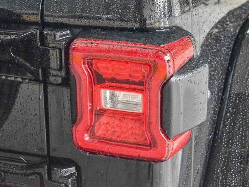 Used 2023 Jeep Wrangler Unlimited Sahara w/ Cold Weather Group image 7