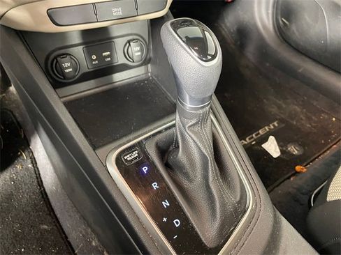 Used 2018 Hyundai Accent SE image 9