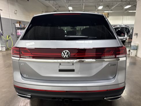 New 2026 Volkswagen Atlas SE image 4