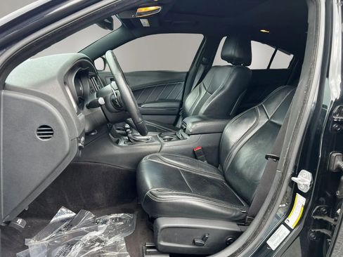 Used 2017 Dodge Charger R/T w/ Plus Group RWD image 11