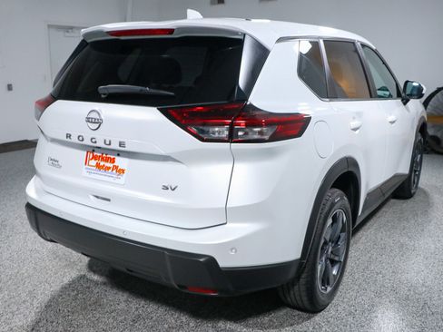 Used 2024 Nissan Rogue SV FWD image 7
