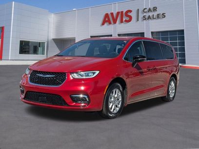 Used 2025 Chrysler Pacifica Select