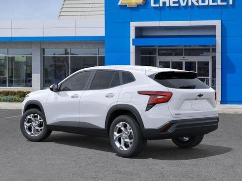 New 2026 Chevrolet Trax LS w/ LS Convenience Package FWD image 3