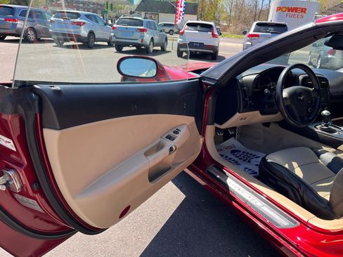 Used 2008 Chevrolet Corvette Coupe w/ Z51 Performance Package RWD image 18