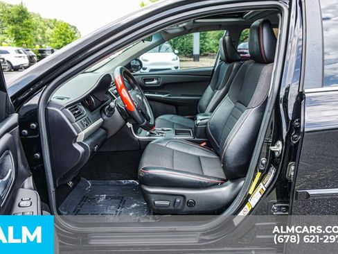 Used 2017 Toyota Camry SE w/ Moonroof Package FWD image 19
