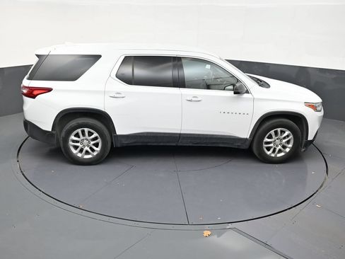 Used 2021 Chevrolet Traverse LS FWD image 17