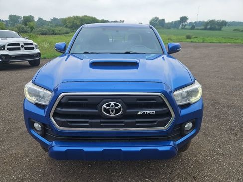 Used 2016 Toyota Tacoma SR5 AWD/4WD image 2