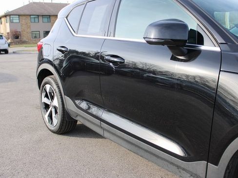 Used 2025 Volvo XC40 B5 Plus image 49