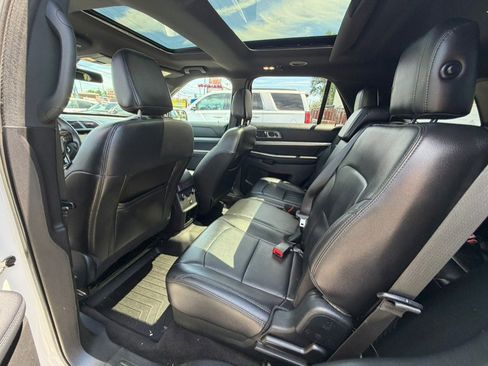 Used 2018 Ford Explorer XLT w/ Equipment Group 202A AWD/4WD image 12