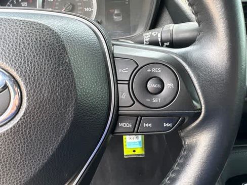 Used 2020 Toyota Corolla SE FWD image 13