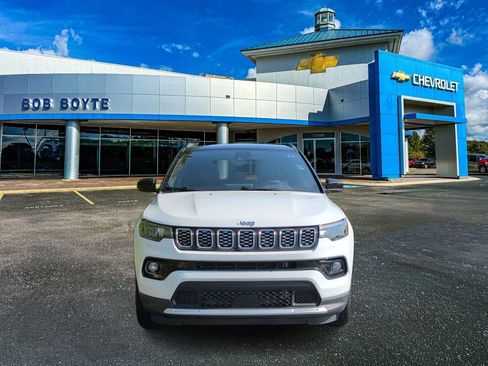 Used 2025 Jeep Compass Limited AWD/4WD image 9