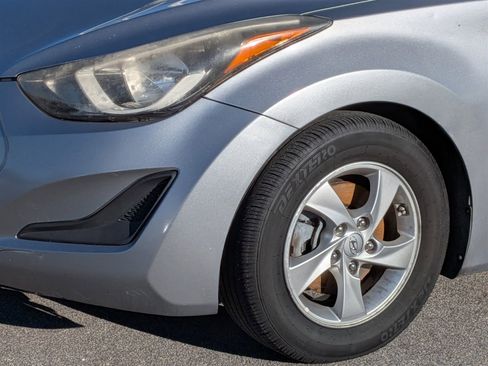 Used 2015 Hyundai Elantra SE image 9